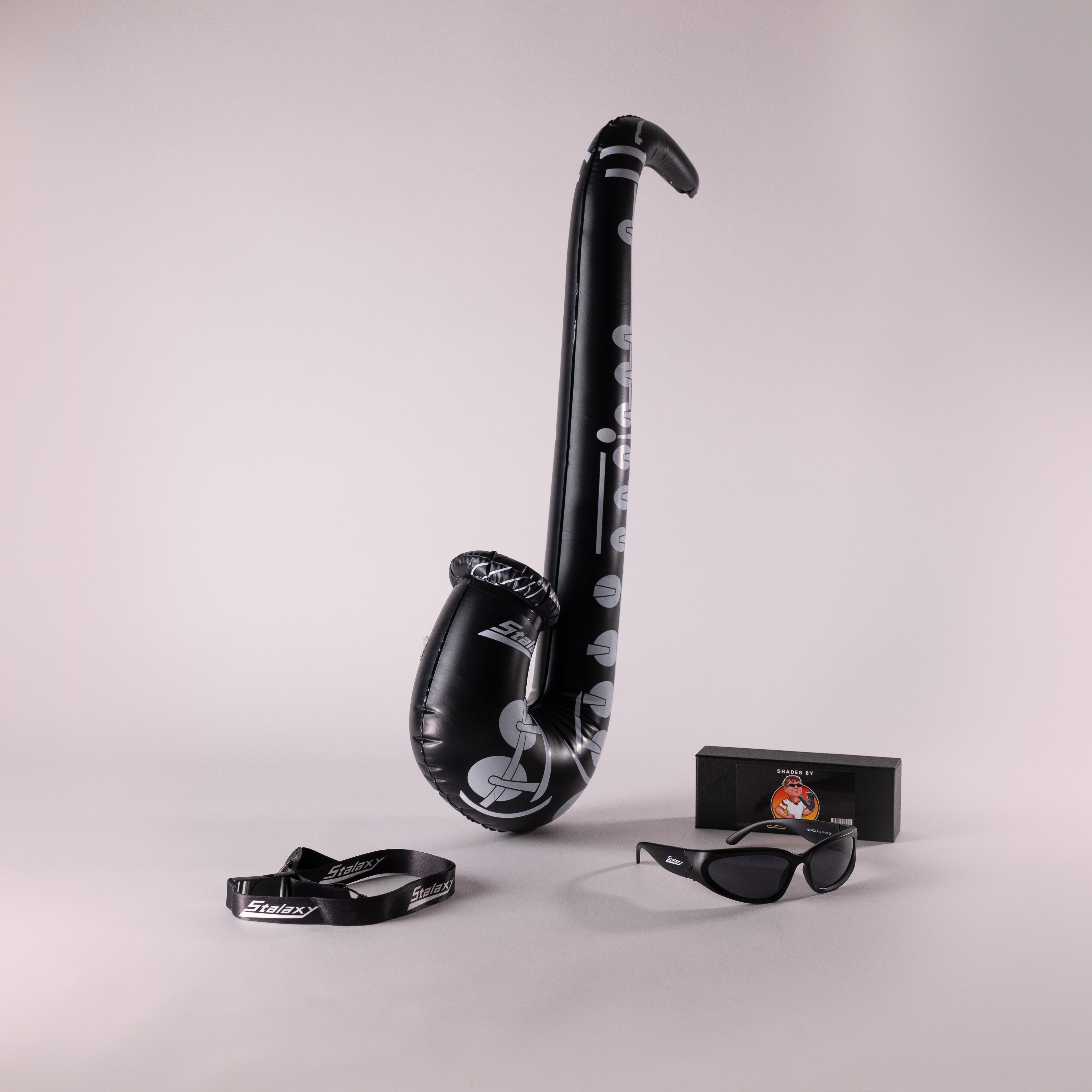 André WM Kostüm (Brille + Sax)